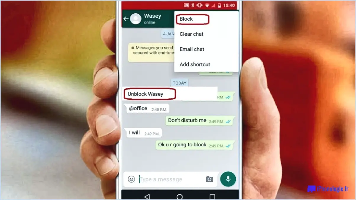 Comment bloquer une personne dans un groupe whatsapp?