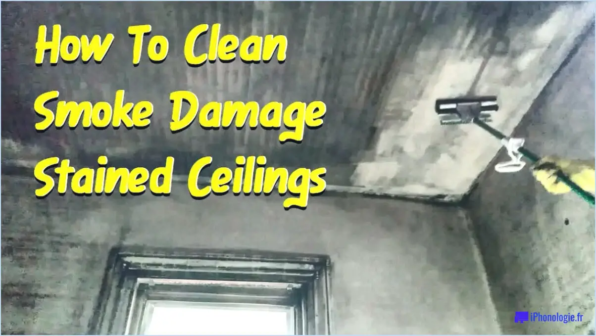 Comment nettoyer la fumée au plafond?