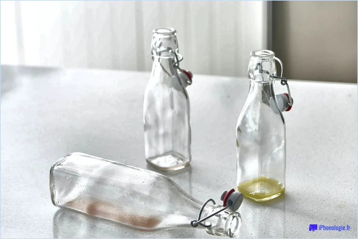Comment nettoyer une bouteille à goulot étroit?