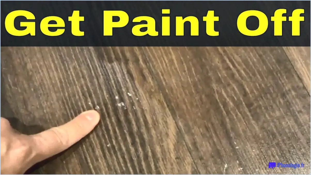 Comment nettoyer la peinture sur un sol stratifié?