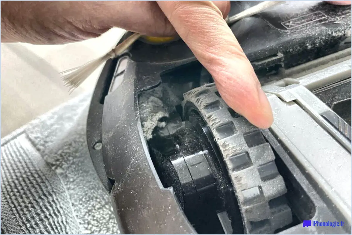 Comment nettoyer les roues latérales du roomba?