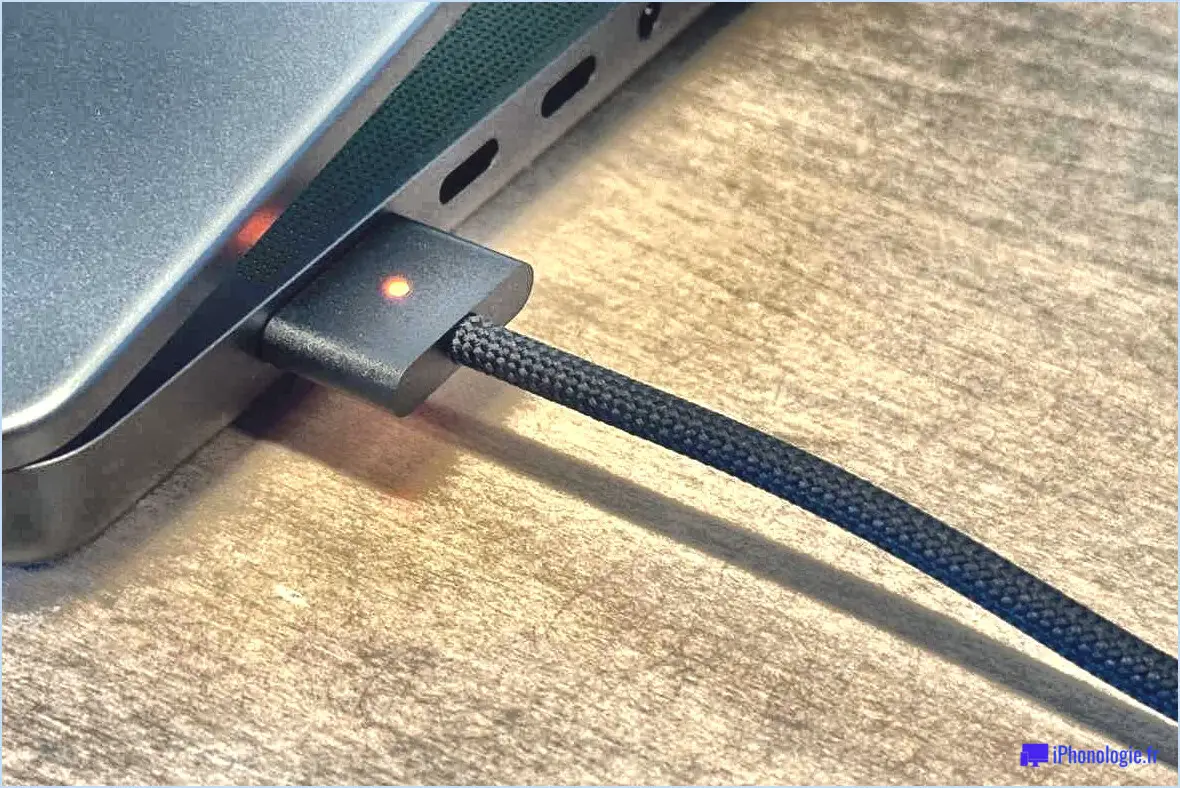 Le Space Black MacBook Pro est livré avec un câble Magsafe noir tressé.