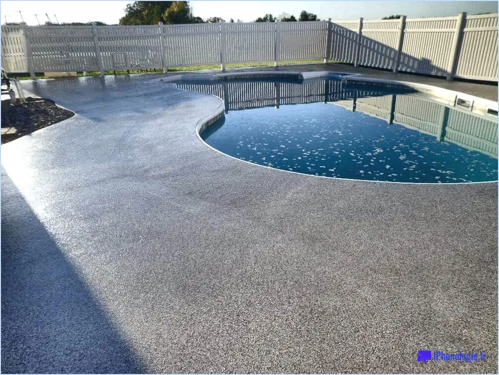 Comment nettoyer une terrasse de piscine?