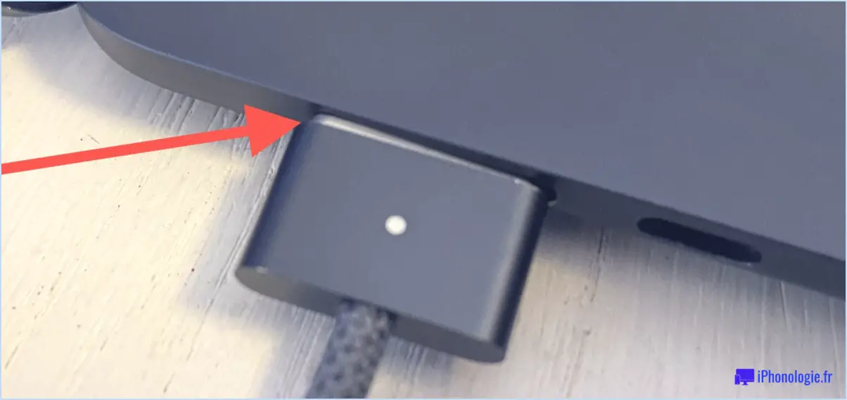 Corrigez un MacBook Air sans charge en inspectant le port et la connexion du chargeur au Mac