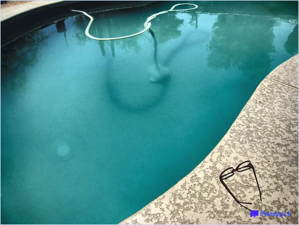 Comment nettoyer une piscine verte sans pompe?