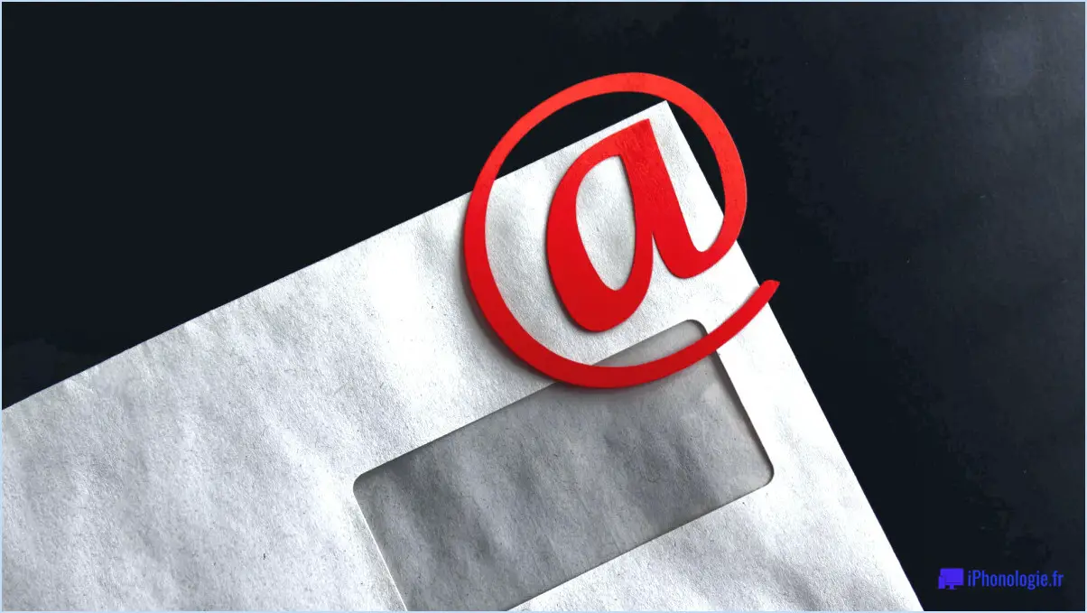 Comment supprimer un courriel de la liste des spams dans Hotmail?