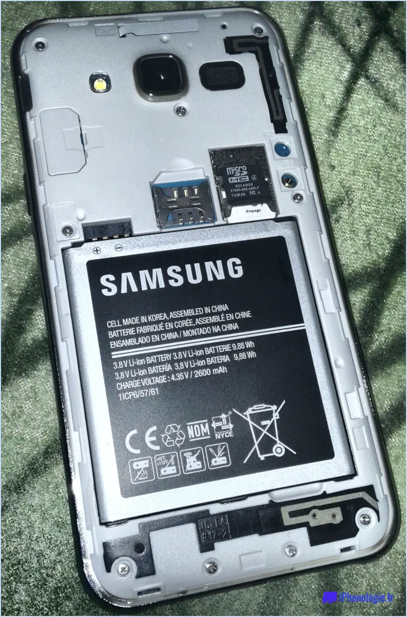 Galaxy Note8 : insérer et retirer le plateau de la carte SIM/SD?
