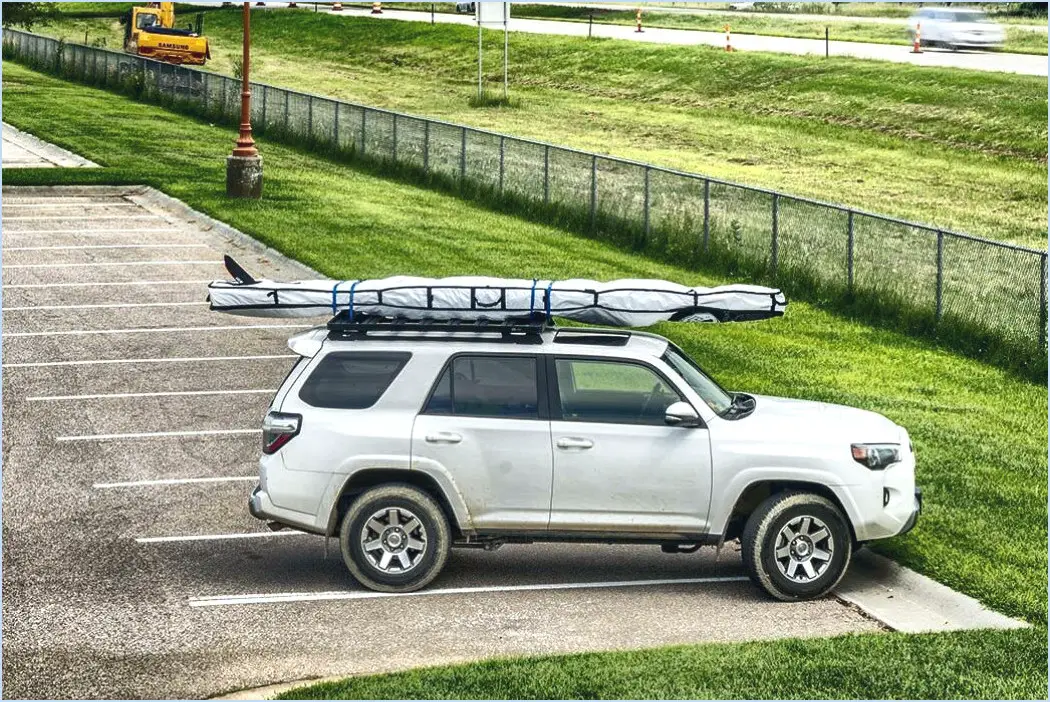 Comment charger une planche de paddle sur une voiture?