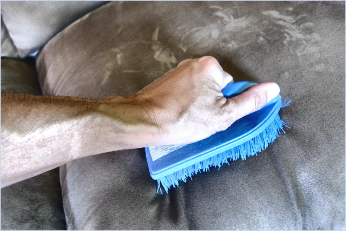 Comment nettoyer un fauteuil de relaxation en microfibre?