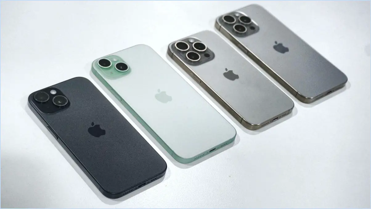 Les maquettes de l'iPhone 16 montrent l'alignement vertical de l'appareil photo et la modification de la taille du Pro