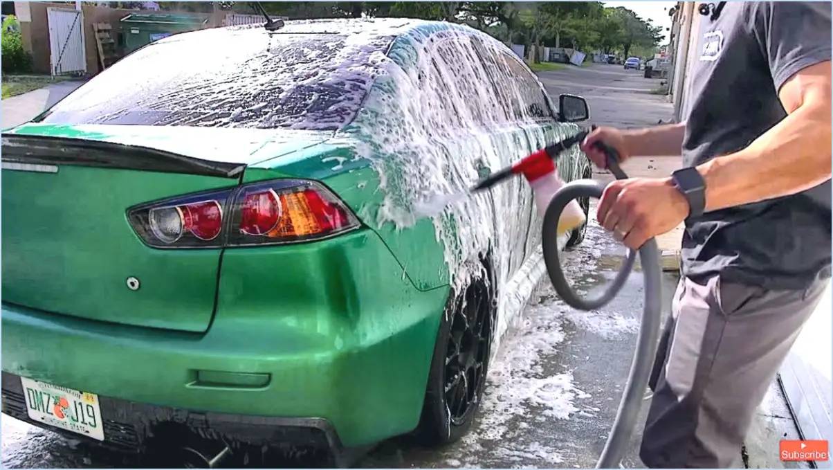 Comment laver une voiture à la mousse sans pistolet?