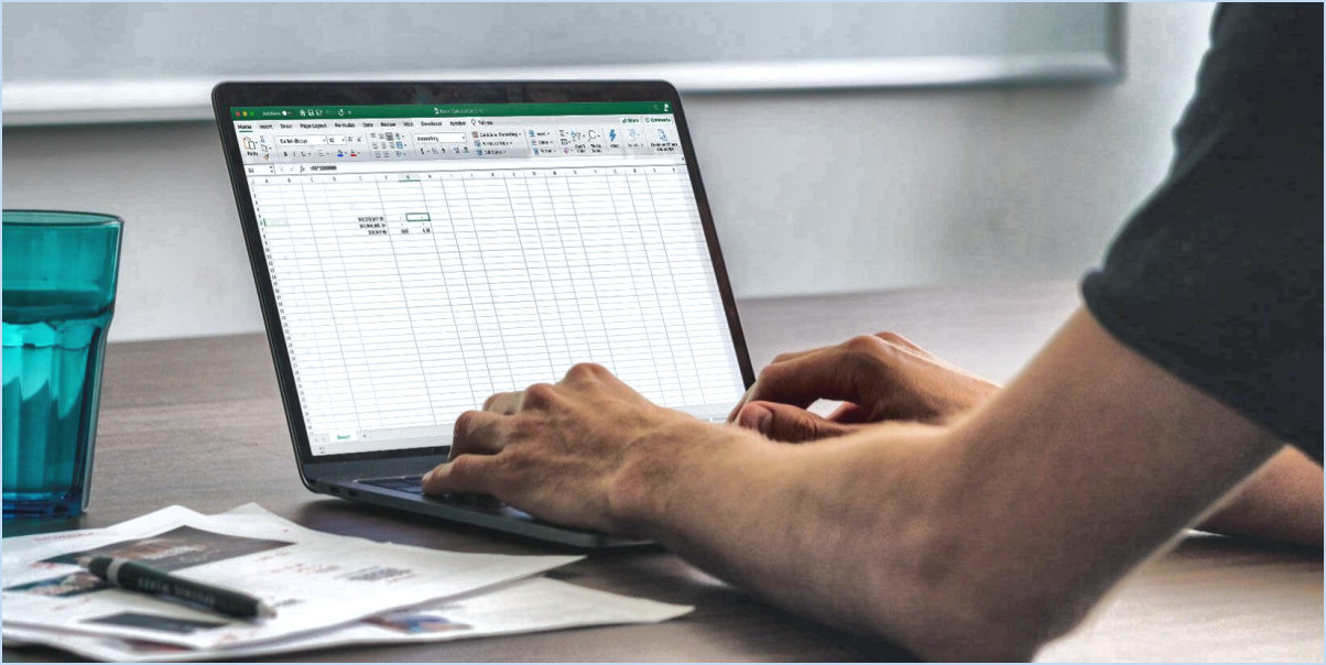 Comment combiner deux colonnes dans microsoft excel?