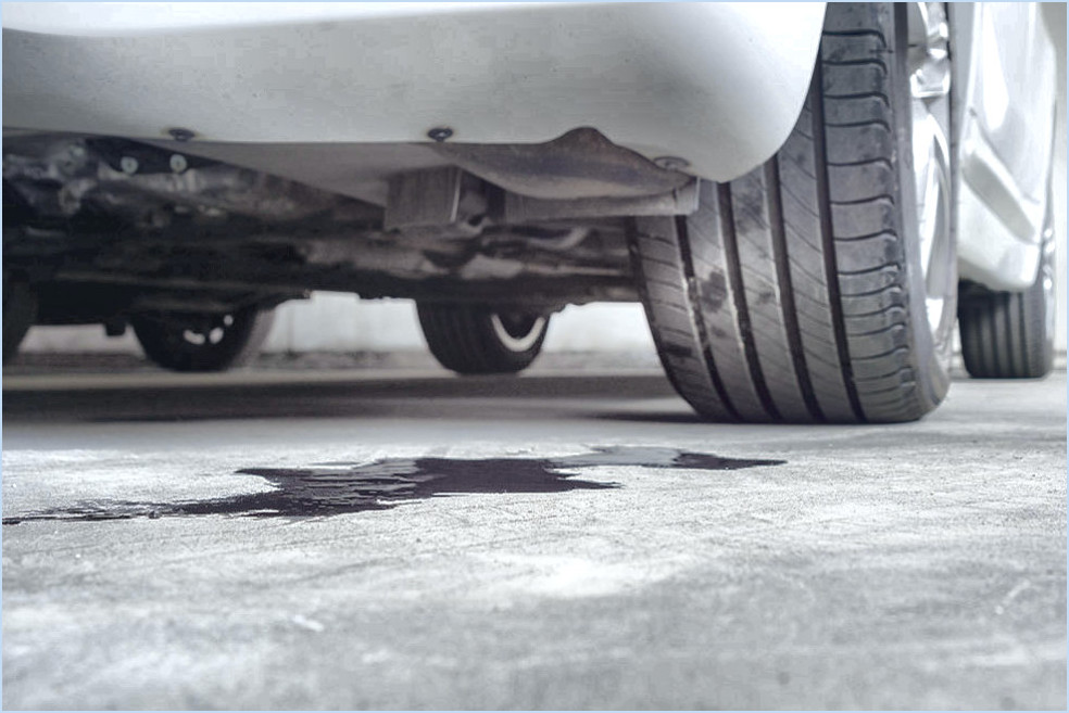 Comment nettoyer l'huile sous la voiture?