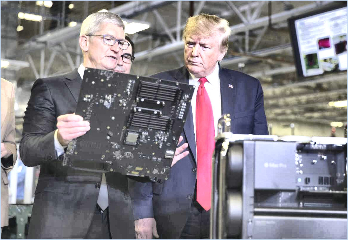 Donald Trump and Tim Cook